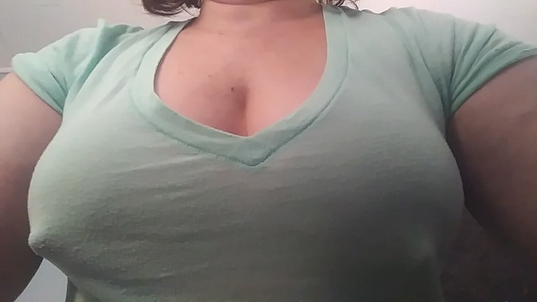 Pig tails in her hair, HonorKnees tried to make a video that shows her Best asset . She did fine, I think!