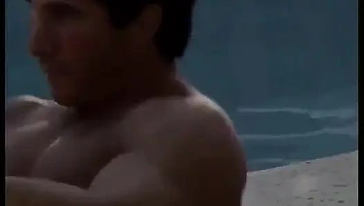 Cewek cantik rambut pirang ini lagi asik nyepong dan ngentot kontol sampai dicrot di muka di pinggir kolam renang