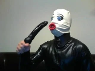Der Latexsklave - Gaging hard on Deep Throating