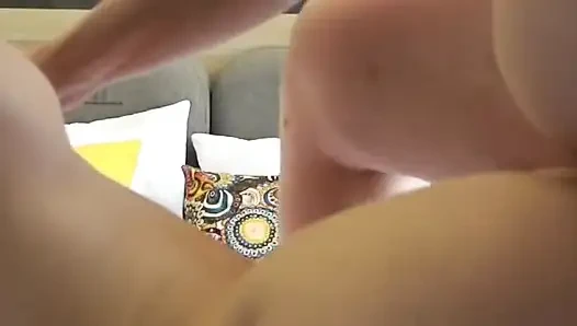 Bu kız bacaklarını açmayı seviyor!