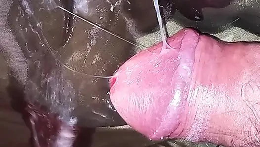 Bir bayan puffercoat'un parlak astarında spermimi çekiyorum