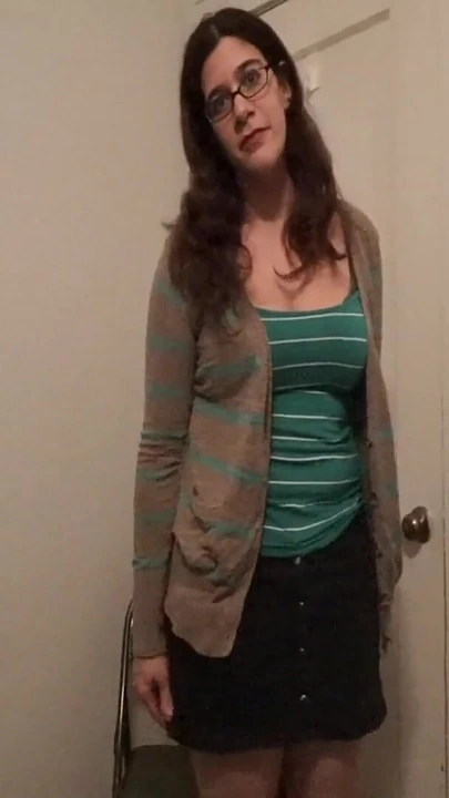 来自“阴暗的制片人采访肮脏但害羞的荡妇Vicki”的精彩时刻