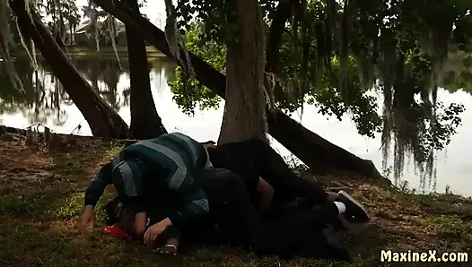 Asyalı orta yaşlı seksi kadın maxine x büyük siyah yaraklarla sert grup seks yapıyor!!