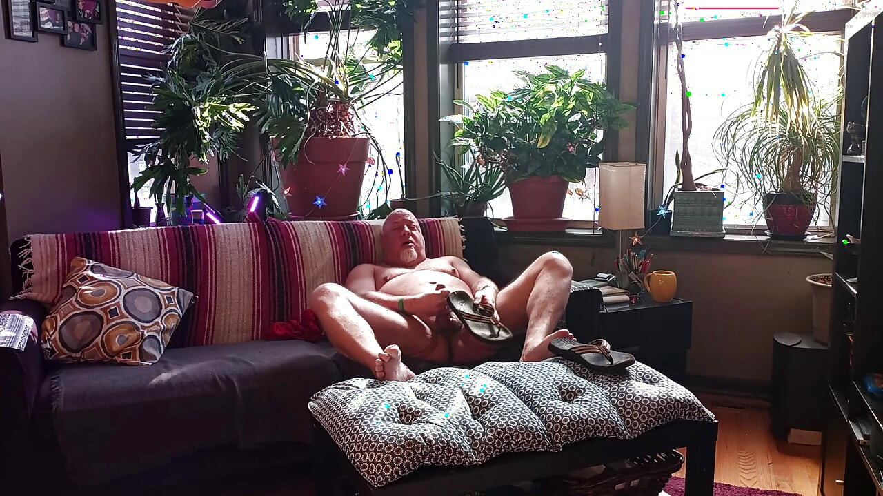 Bear Jerks off in Flip Flops - Bonus Feature Included at the End