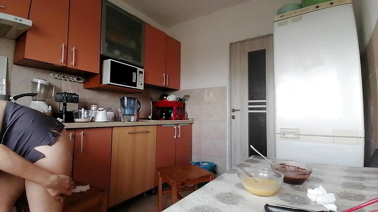 Sexy mom makes breakfast, hairy, big Sexy woman sucks all over the house, hairy, big