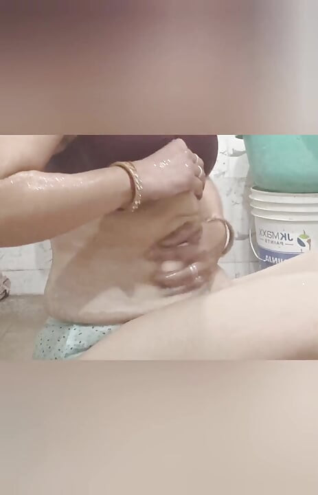 Priya Bhabi Sexy Painty Show