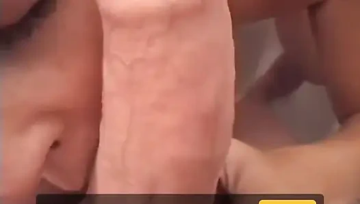 Sarah Moon сосет Maxx в душе