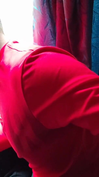 Morate vidjeti trenutak iz "Seoskog desi bhabhi seksa - Nepoznati muškarac je došao i sjeo na Bhabhino sjedalo i uživao u seksi trenutku -"