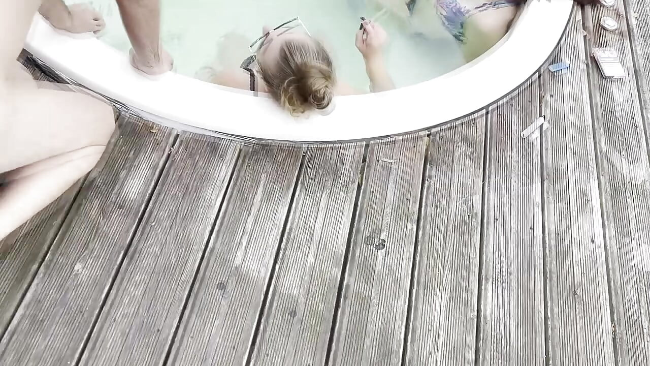 Μεταμορφώθηκε σε φτύσιμο - Σκλαβιά SPA - LEZDOM