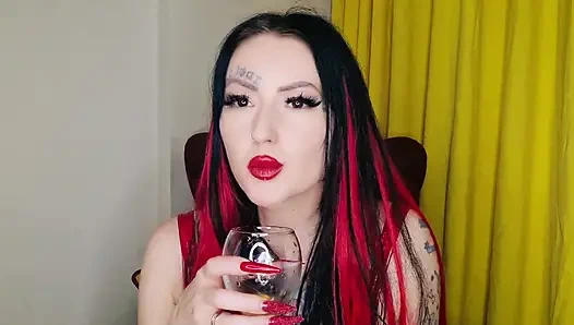 Фетиш плевков. Мистресс сосет лимоны, что было больше слюней для приготовления для специального коктейля из плевков, слюней и пережеваных ли