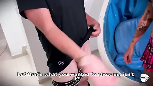 Highschool-bully will uns mit seinem großen schwanz beeindrucken und er hat es geschafft, wir haben sein warmes frisches sperma