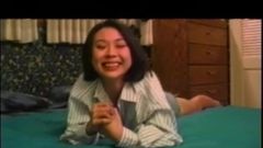 Vintage asiática adolescente leva para cima sua vulva peluda super duro