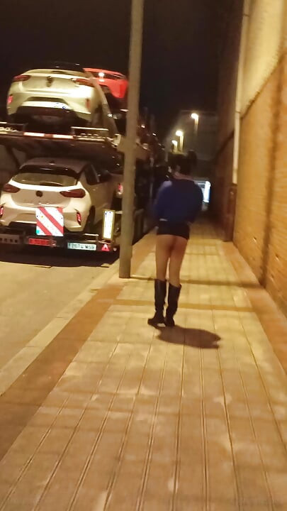 Taniax masturbate in the streets with big black dildo wearing sexy miniskirt