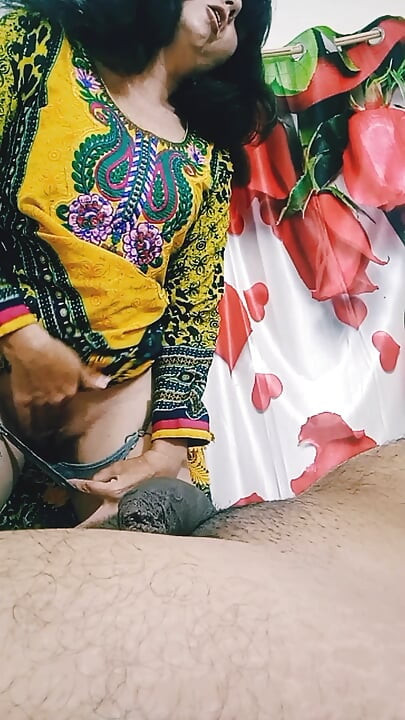 Chica con curvas agrada su novio