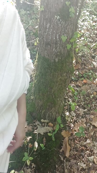 Jade pelacur di kayu pamer di depan voyeur