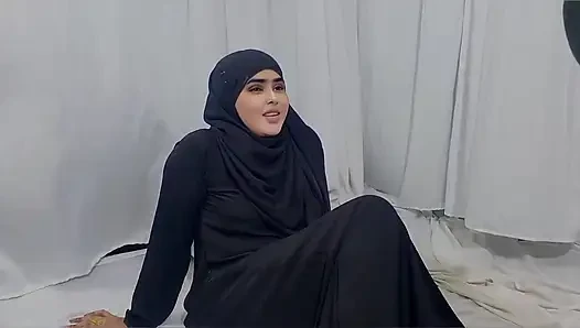 Indian Bengali Sadia Bhabhi Brought Her to Cox's Bazar Hotel to Enjoy