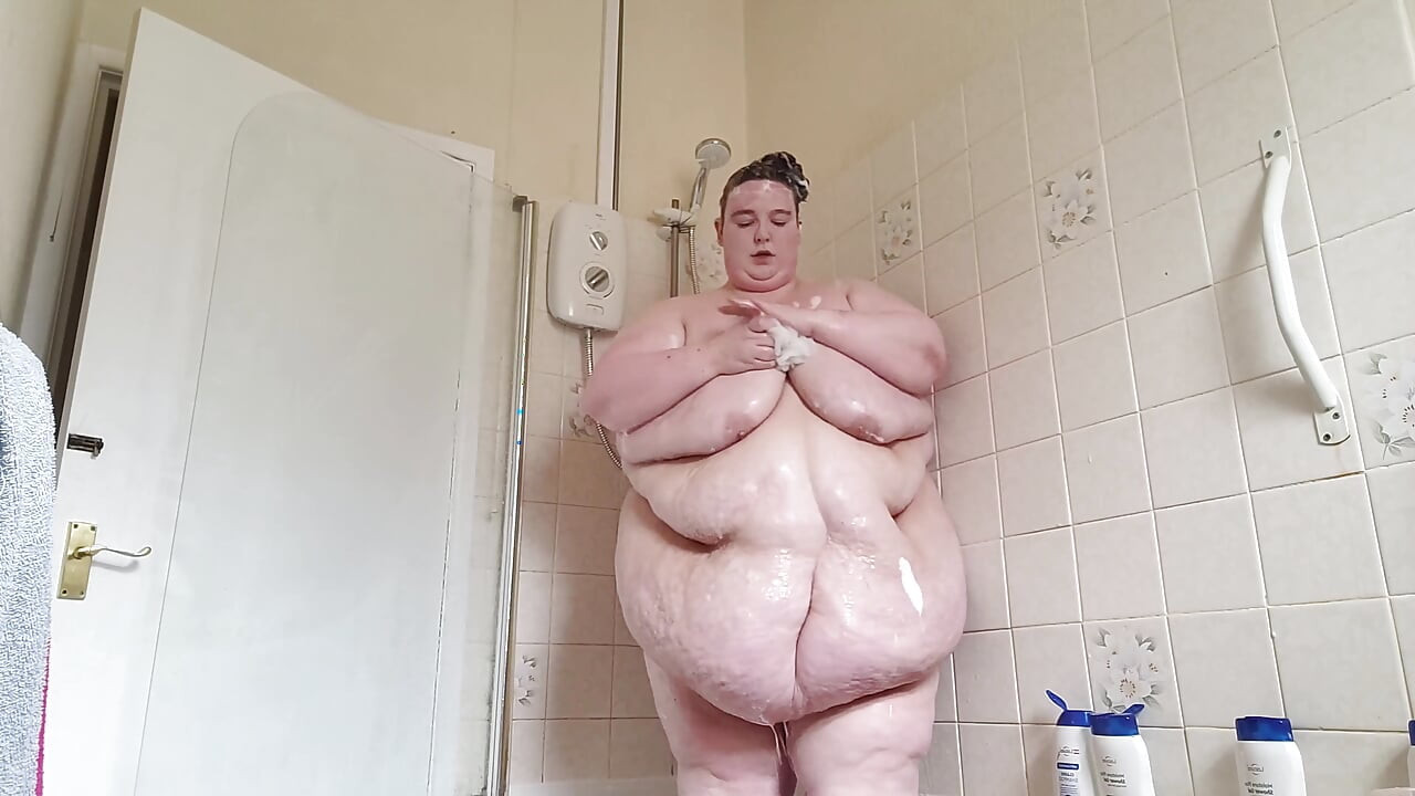 shower jiggles and washing pt 3
