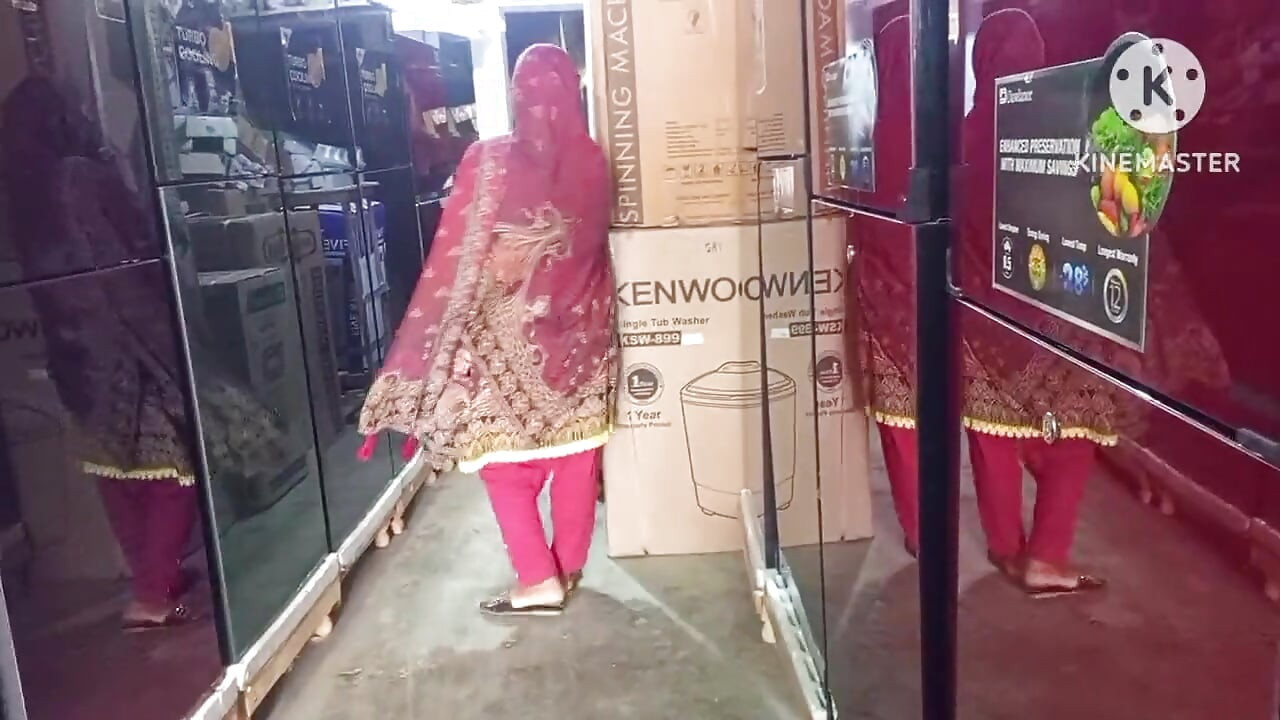 ฉันพบกับแอบเจอแฟนหนุ่มตอนเที่ยงคืน sarakhan