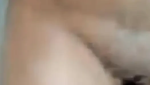 Istriku yang super semok minta di panggilan video .dia bilang dia lagi mandi