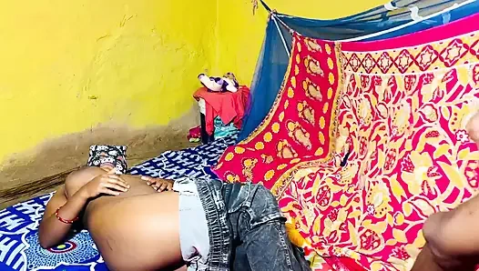 Пикантная сессия в джинсах, моя горячая жена дези в тугих джинсах, хардкорная миссионерская поза и раком