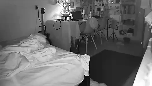 Nonton adik tiriku lagi mandi