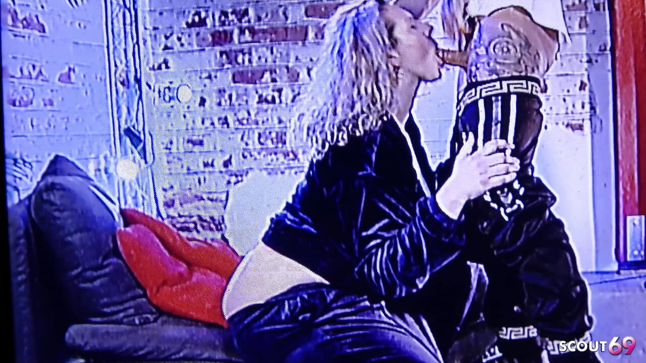 Německá baculatá zralá žena s obrovským zadkem svádí k šukání v modelové práci