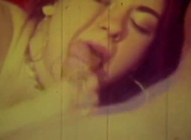 Deepthroat-obsessed Retro Babe Worships Cock in Vintage Loop