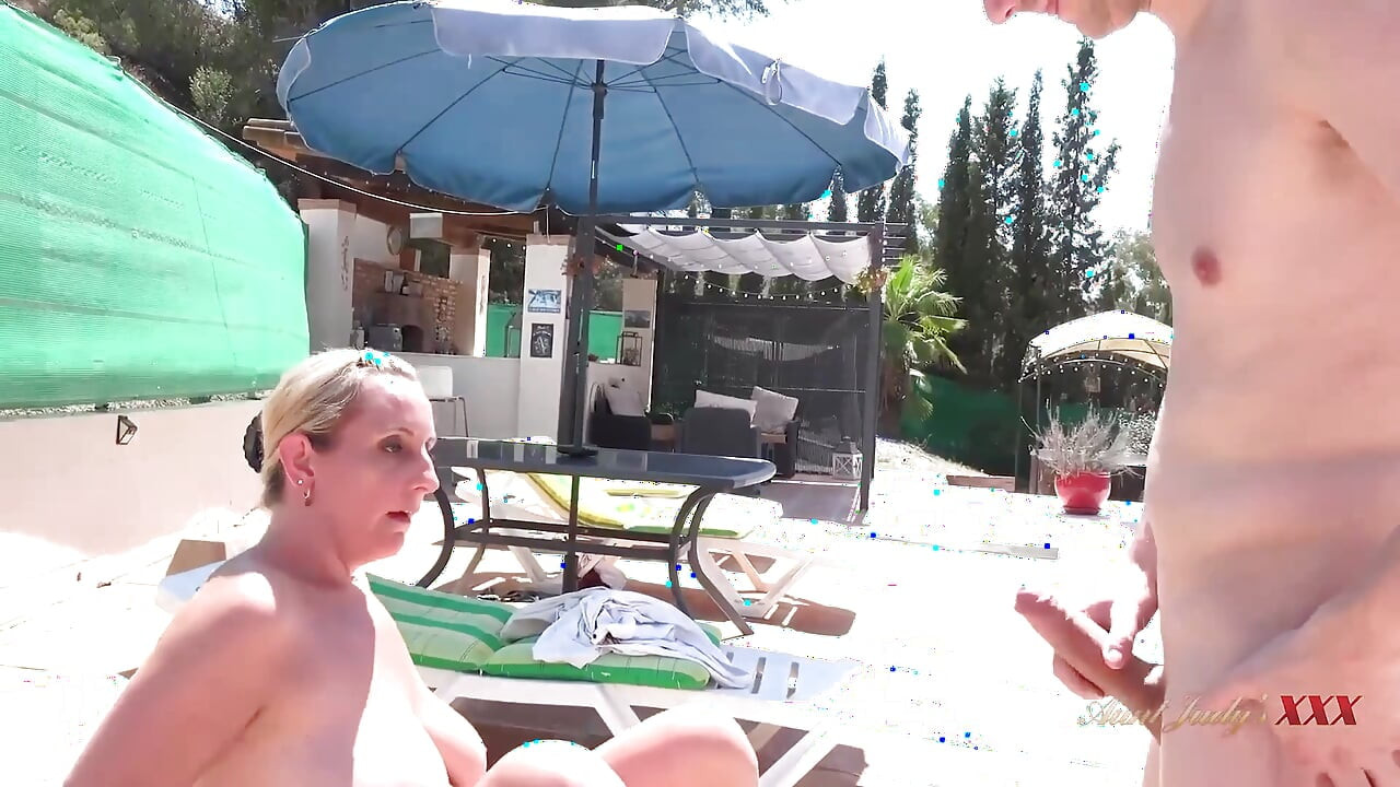 CiociaJudysXXX - cycata milf Keira rucha chłopca przy basenie