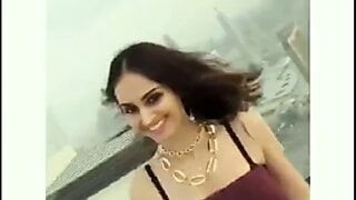 Lana Rose em homenagem a porra