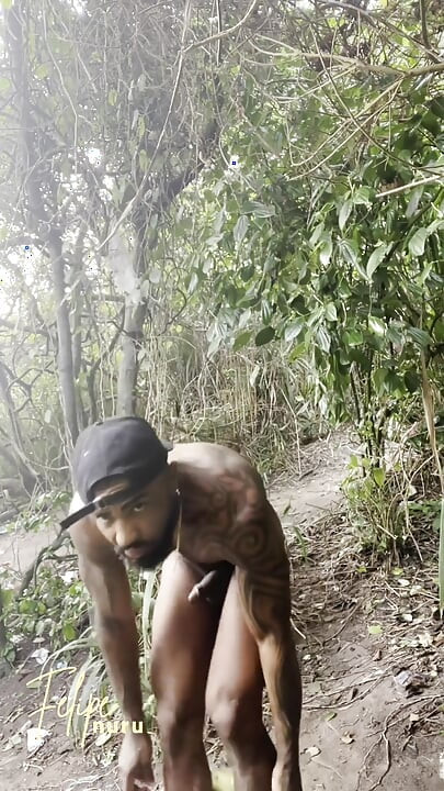 在小径上玩一个