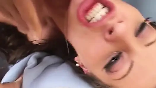 Olgun orta yaşlı seksi kadınlar sert sikişte kalın yarak alıyor
