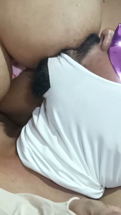 Mallu Wife Breast Feeding Her Driver | 클립 2