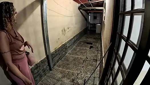 Broker. Menjual rumah akhir-akhir ini tidaklah mudah.