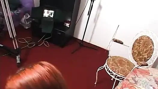 Si rambut merah yang luar biasa menyepong kontol