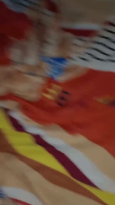 Follé a Yangzi desnuda y metí todo mi pene dentro de ella.