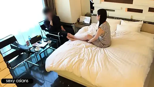 Wanita cantik yang nggak pernah menikah ini pengen dientot sama pria lain diam-diam, pertemuan rahasia ini berujung crot di dalam