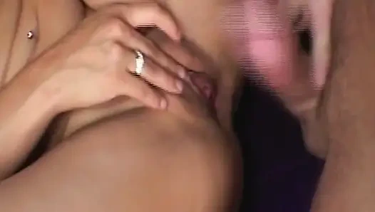 Блондинка-любитель, соблазнённая в интимной сольной сцене