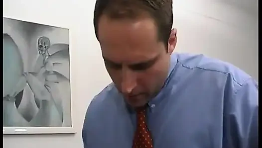 Cewek hot rambut pirang ini dientot habis-habisan