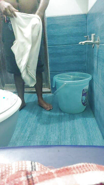 bathroom ke andar me hai Amit ka bahan ko yaad kiya Or unka Chhota chhota chheda me