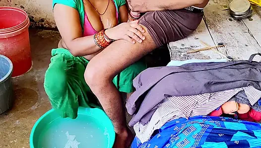 Desi bhabhi ne  bathroom me land chusha