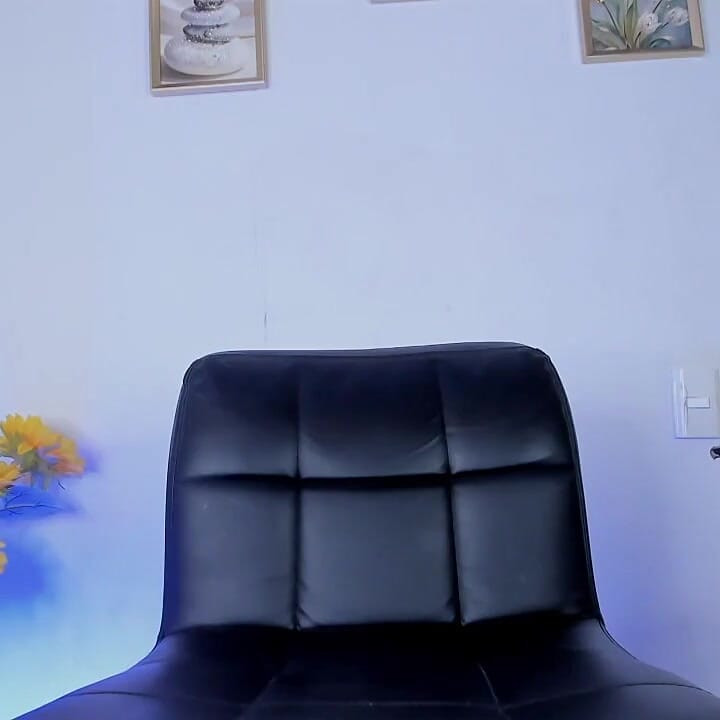 Shemale Xarabliz Huge Cock Dominating on Stripchat