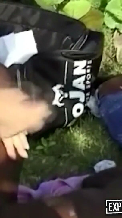 Un maître de brousse blanc domine un Africain dans une baise publique en plein air | Clip 2