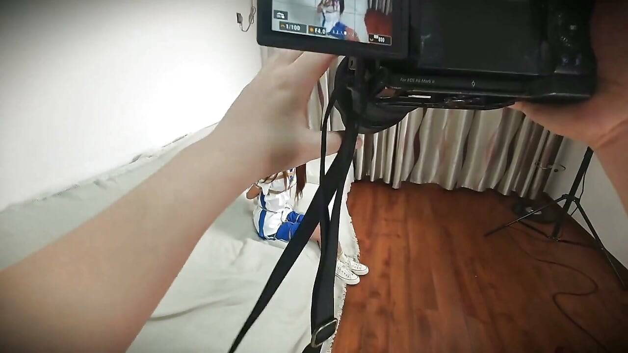 Behind-the-scenes Footage of the Adorable Girlfriend's School Uniform Restraint Photo Shoot