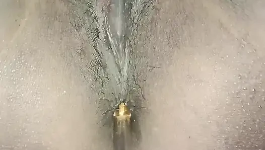Yengenin sulu amcığı ve suyu