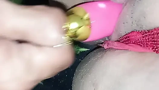 Kırmızı tanga ile