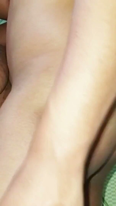 I got a friend's wife alone in the house and went to the bathroom and faking her big pussy | Clip 2