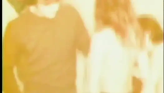 Lesbian seks threesome jilat memek jadul