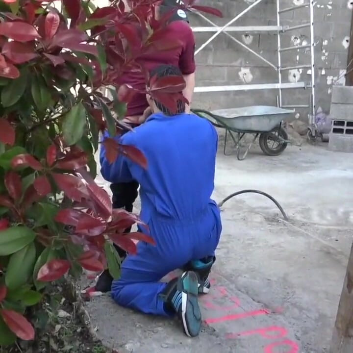 Heteroseksüel işçi açık havada sikiliyor