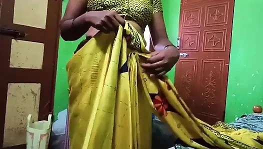 Ammu Showing Big Boobs and Changing the Saree