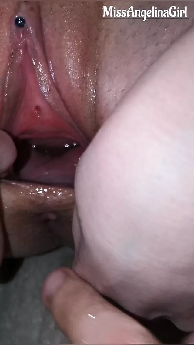 Did a fisting and peed in the pussy
